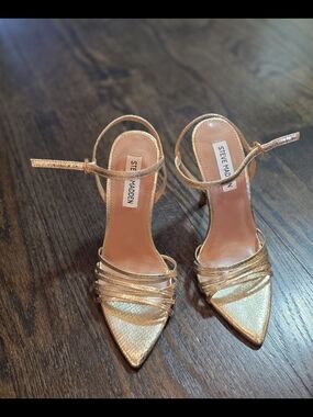 Steve Madden Metallic Gold Pointed Heels